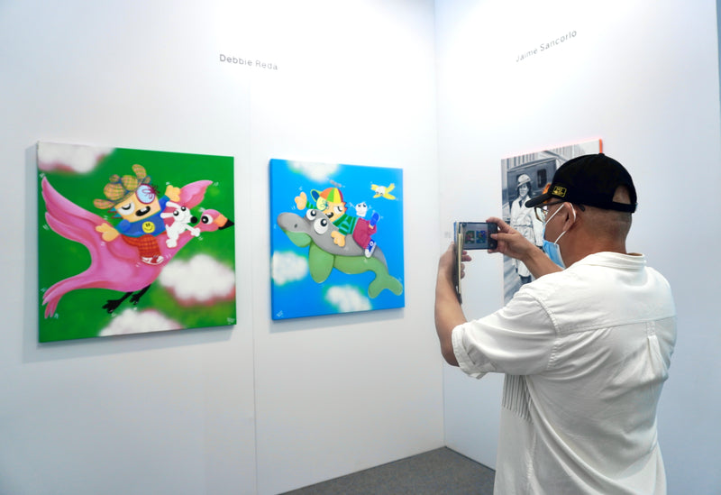 Visitors at a Debbie Reda exhibition 4